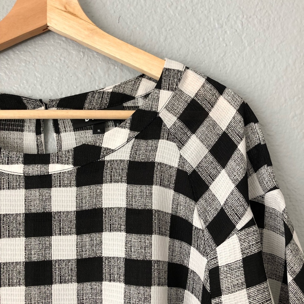☀️DKNY Black and White Checkered Top - Picture 3 of 6
